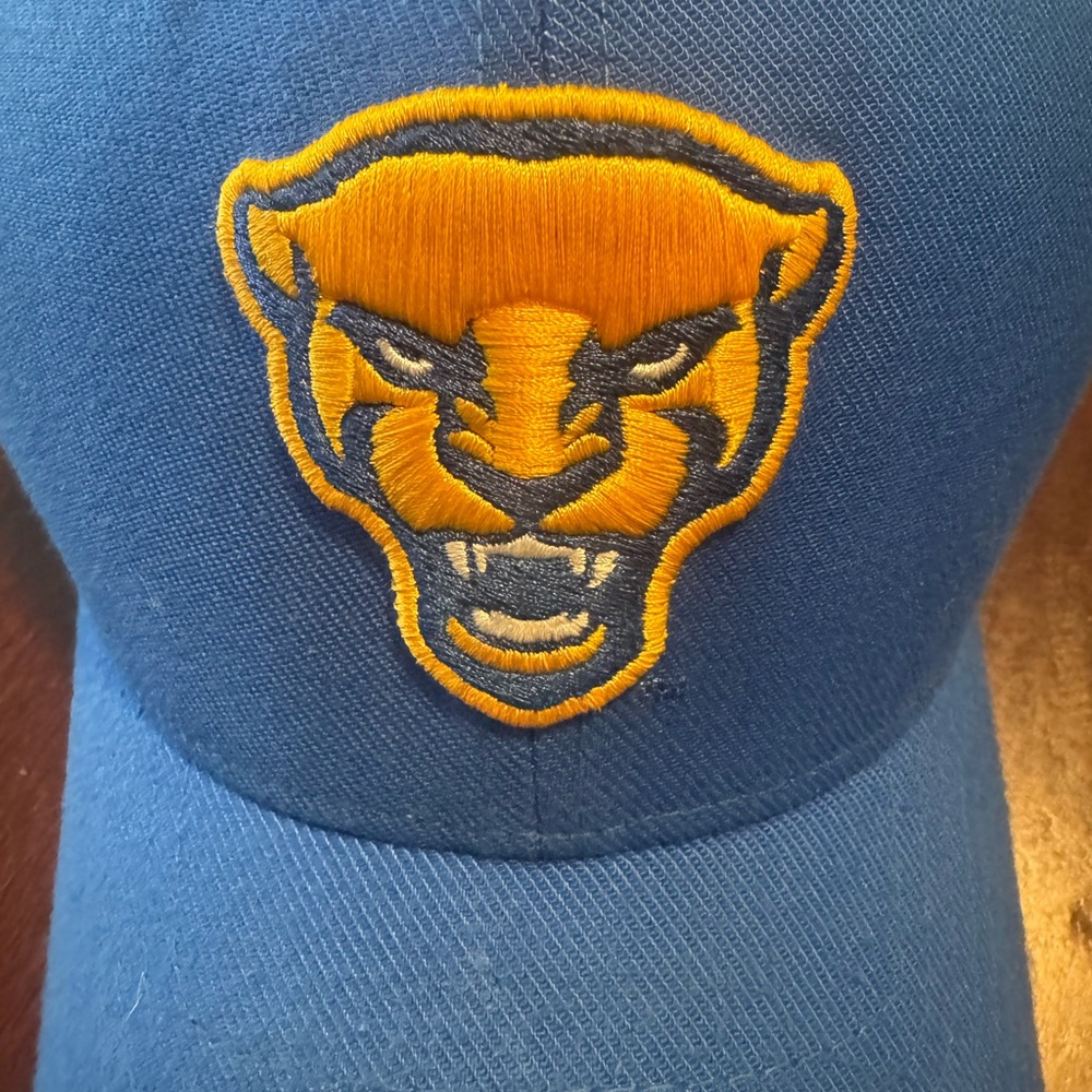 University of Pittsburgh Panthers Nike Hat
Embroidered Panther Logo